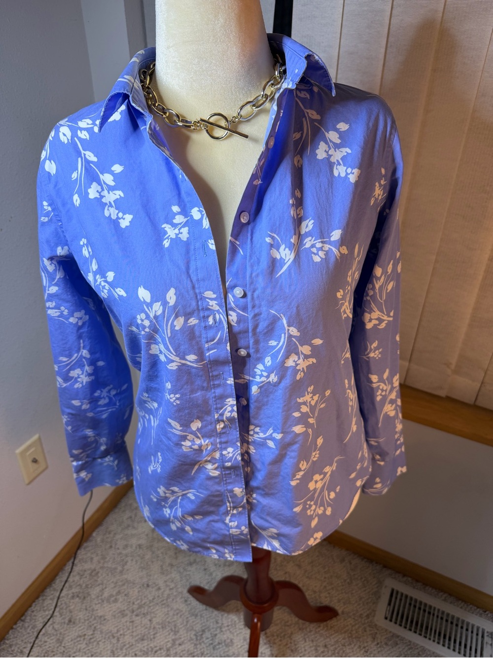 Lands’ End Women’s Size 10 No Iron Supima Cotton Blue Floral Button Down
